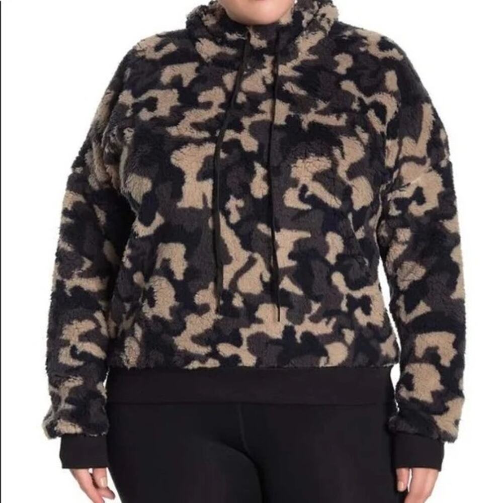 Z by‎ Zella Green Urban Camo Print Faux Shearling Pullover Hoodie Small NEW